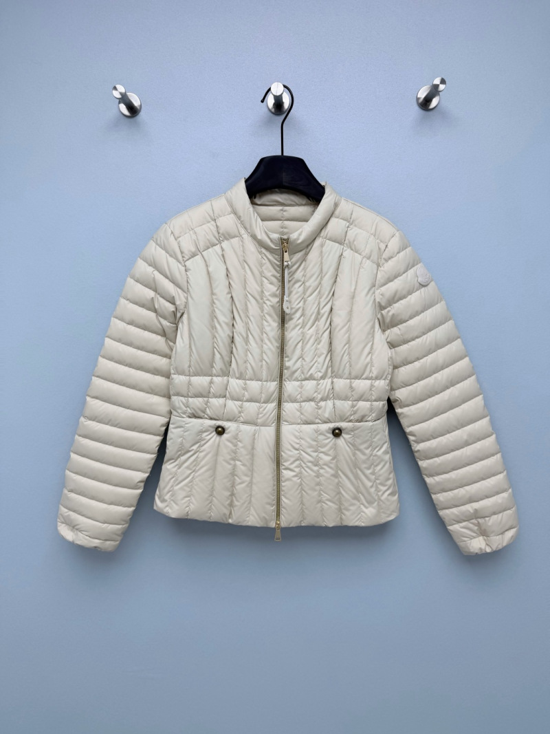 Пуховик Moncler с круглым воротником