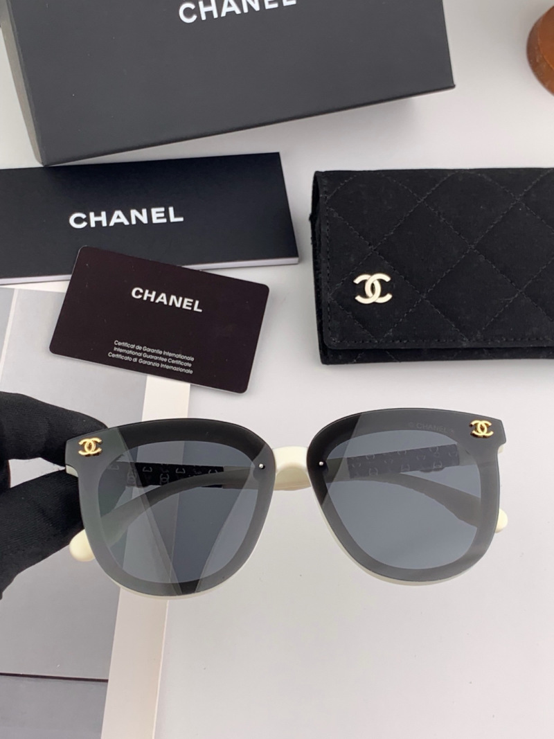 Солнцезащитные очки Chanel, классическая квадратная форма