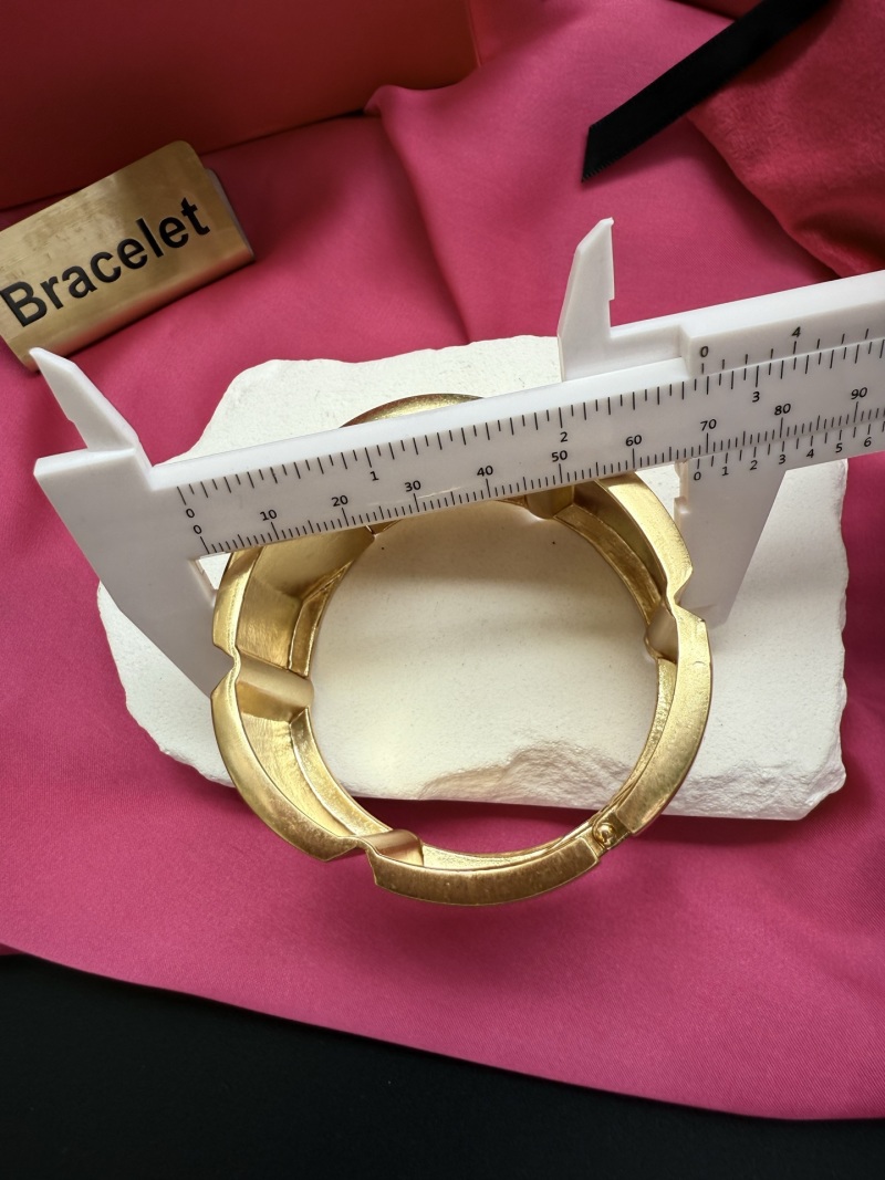 Браслет Schiaparelli