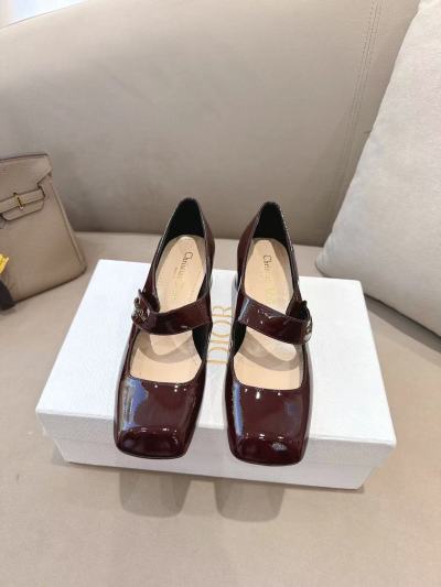 Женские туфли Christian Dior, модель с металлическим декором