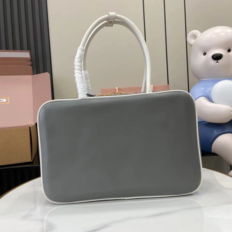 Сумка Miu Miu серая с белыми ручками