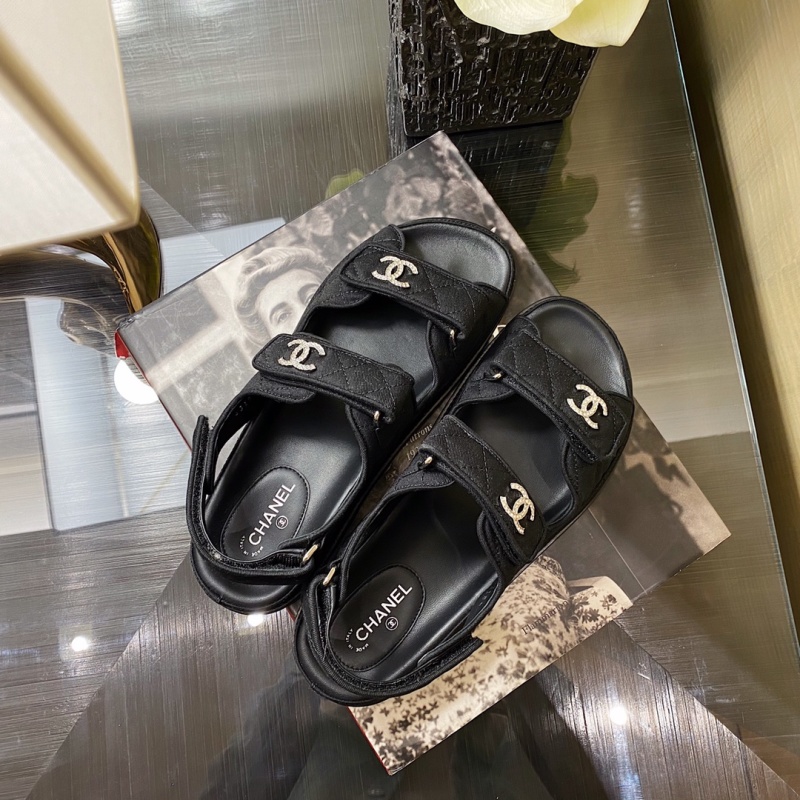 Сандалии женские черные Chanel с декоративными пряжками