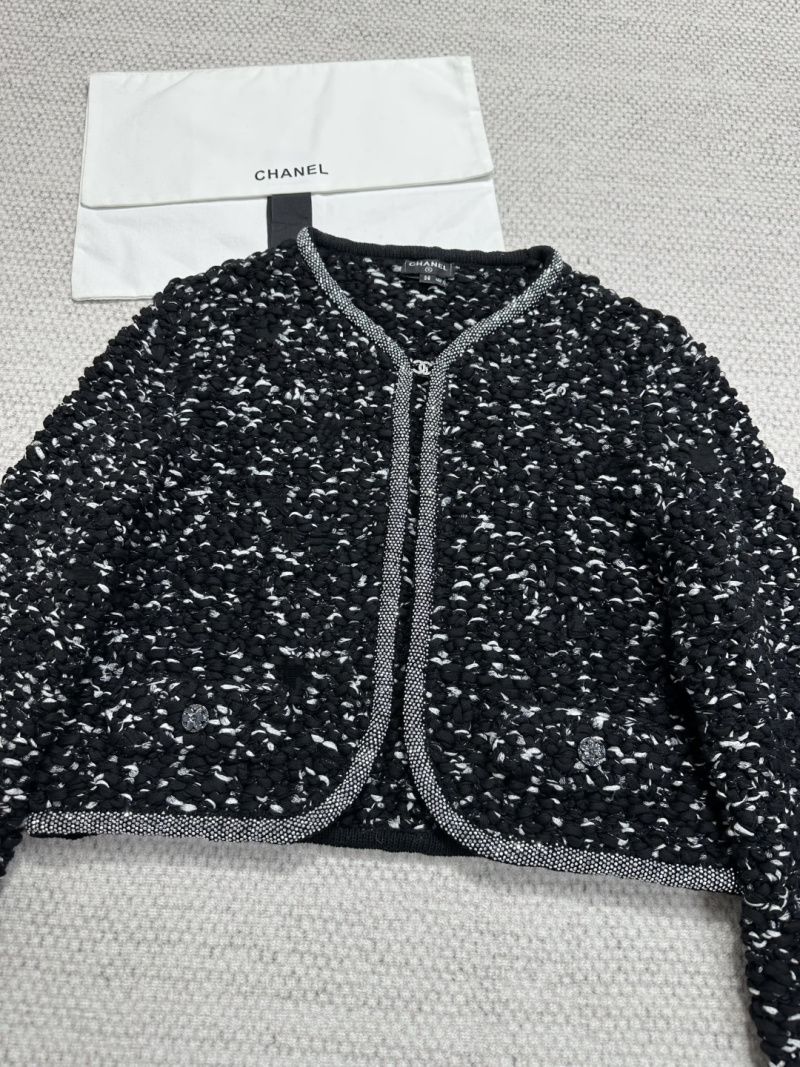 Короткий женский вязаный кардиган с отделкой Chanel