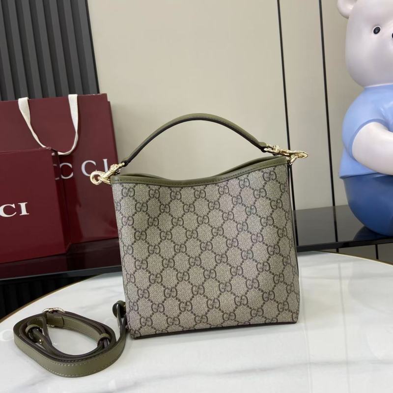Сумка Gucci с монограммой и ремешком