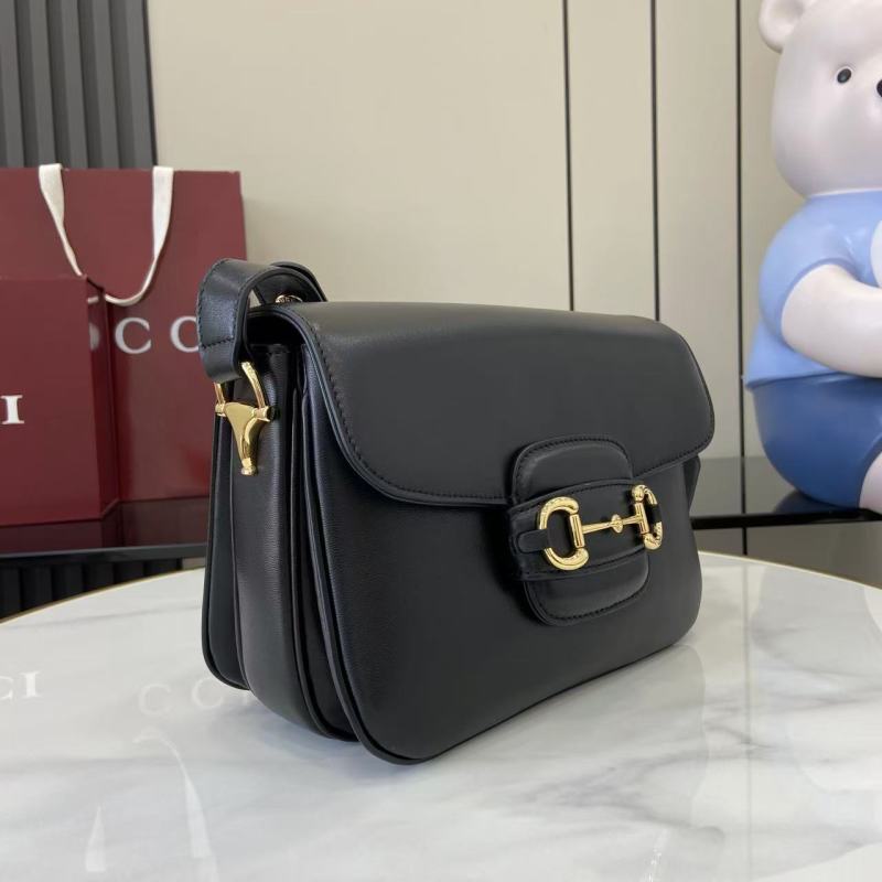 Черная сумка Gucci с фурнитурой