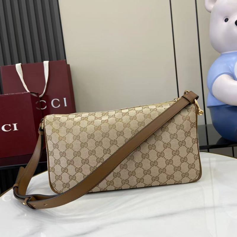 Сумка Gucci с монограммой и ремешком