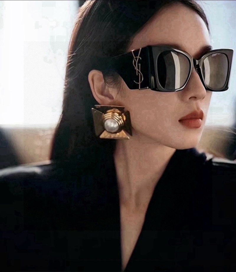 Солнцезащитные очки YSL с золотым логотипом Saint Laurent