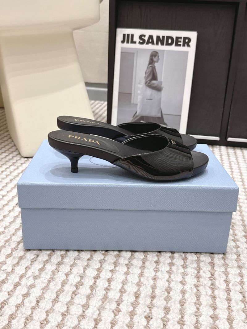 Сабо женские Prada черные лакированные