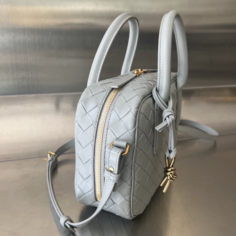 Сумка-багет плетеная серая Bottega Veneta