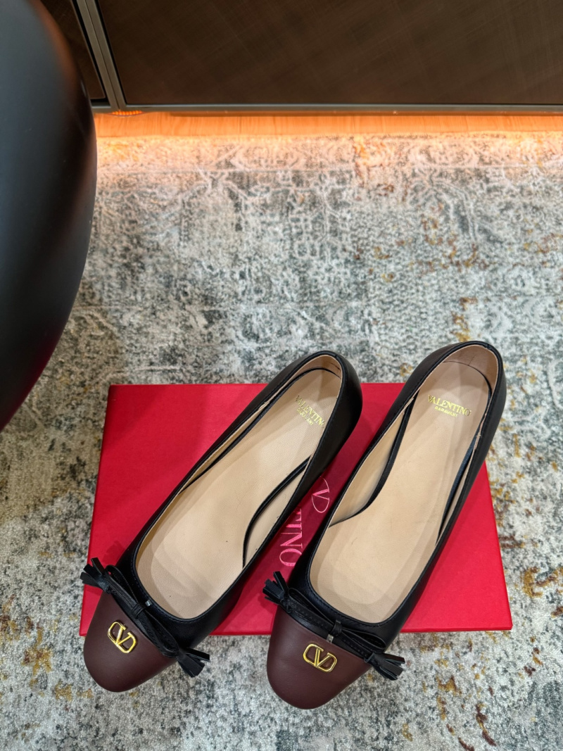 Женские черные кожаные балетки Valentino с логотипом V Valentino Garavani