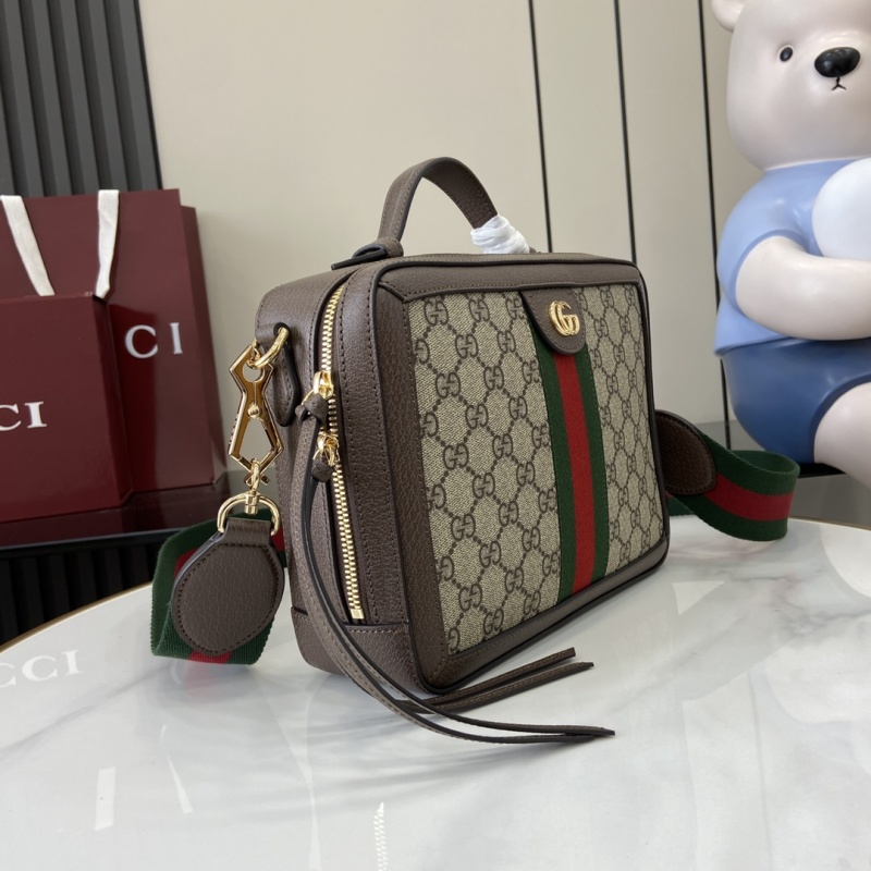 Сумка Gucci с монограммой и красной полосой