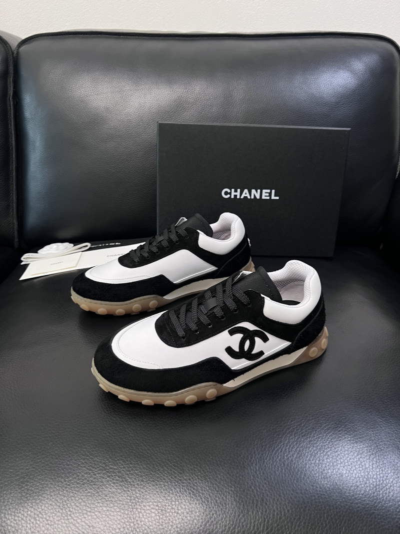 Черно-белые кроссовки в стиле Chanel