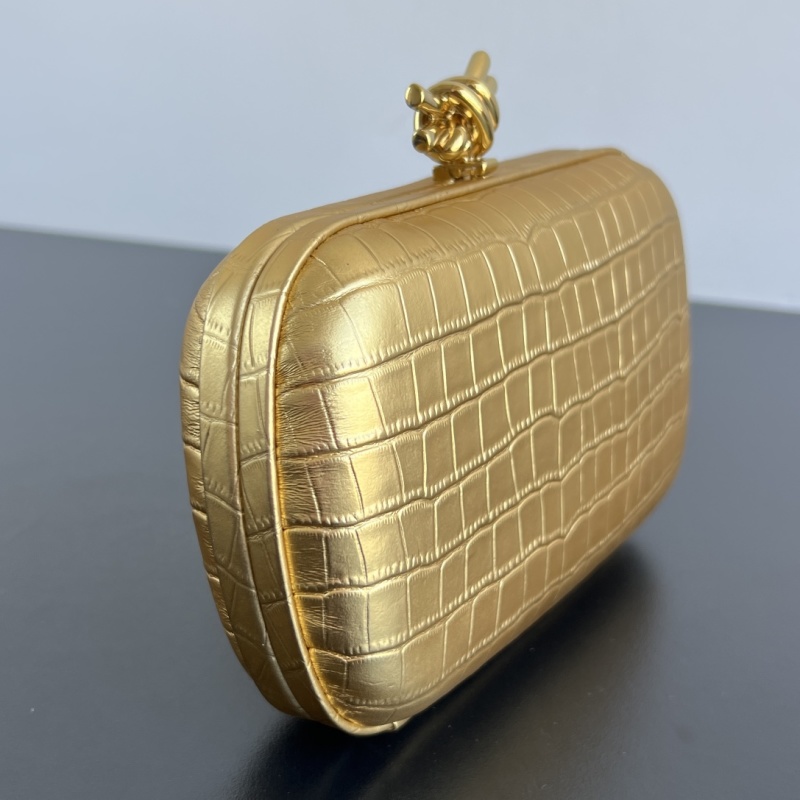 Клатч Bottega Veneta Knot золотой