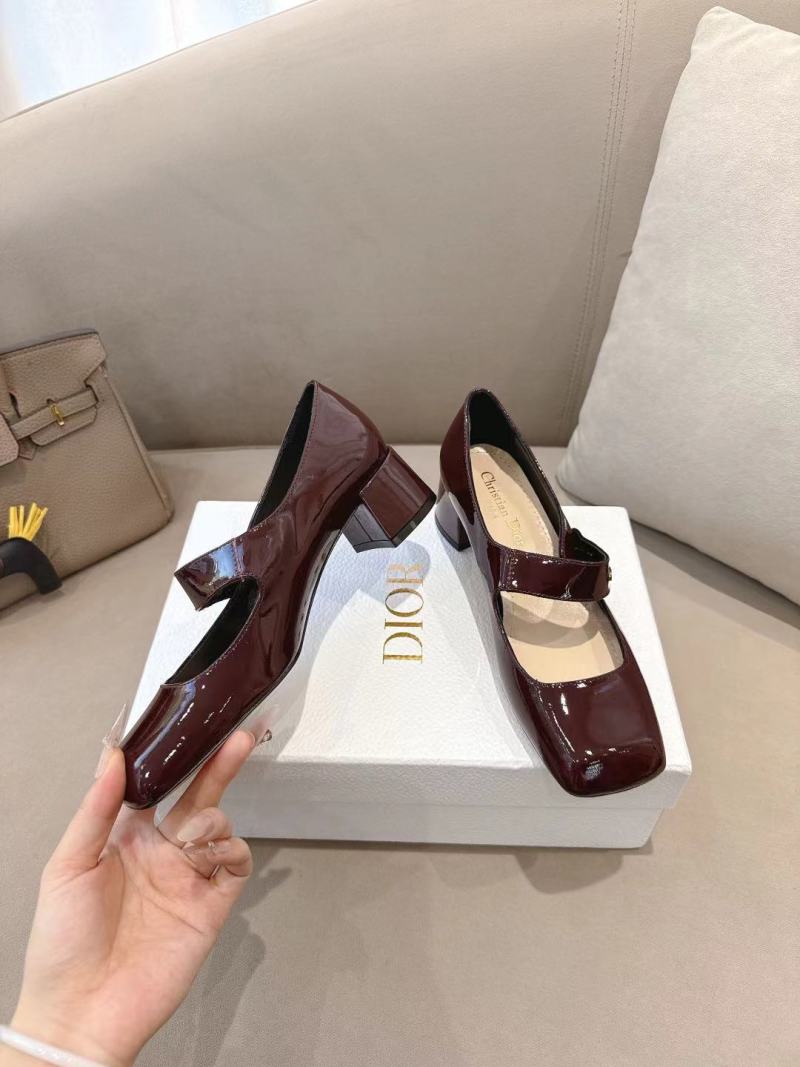Женские туфли Christian Dior, модель с металлическим декором