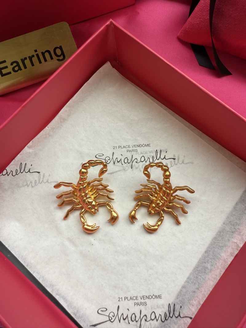 Серьги в виде скорпиона Schiaparelli