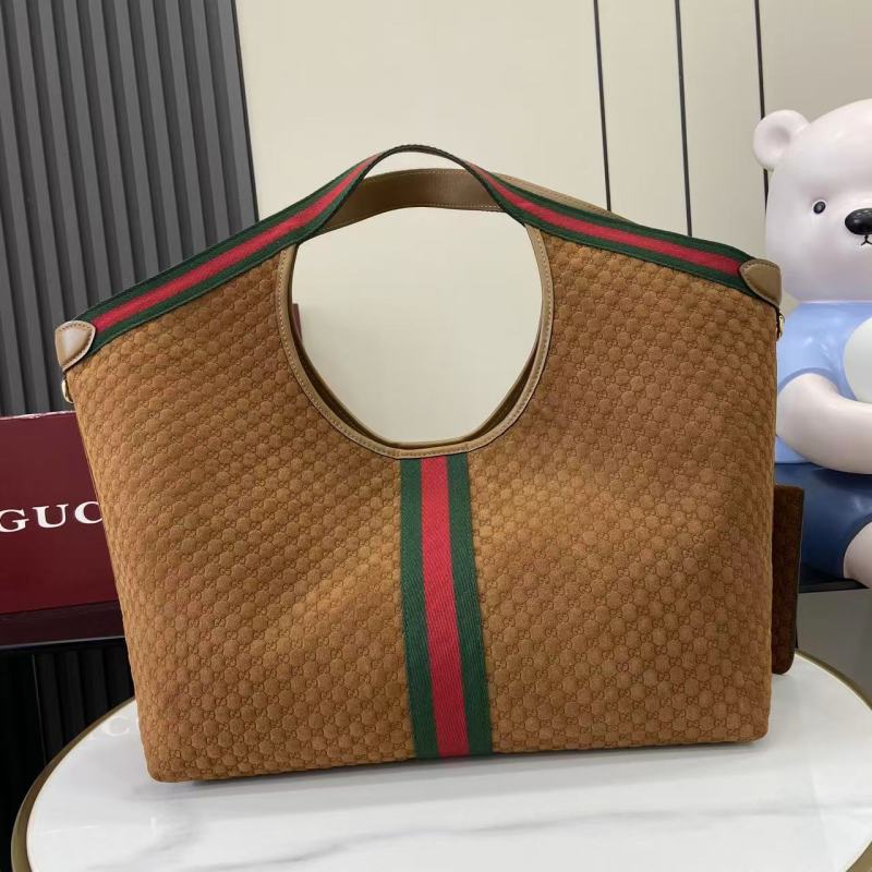 Сумка Gucci с монограммой и кошельком