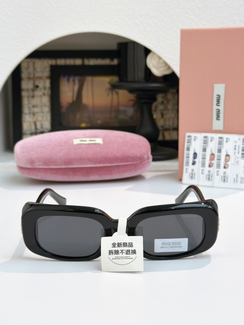 Солнцезащитные очки Miu Miu MUB13S