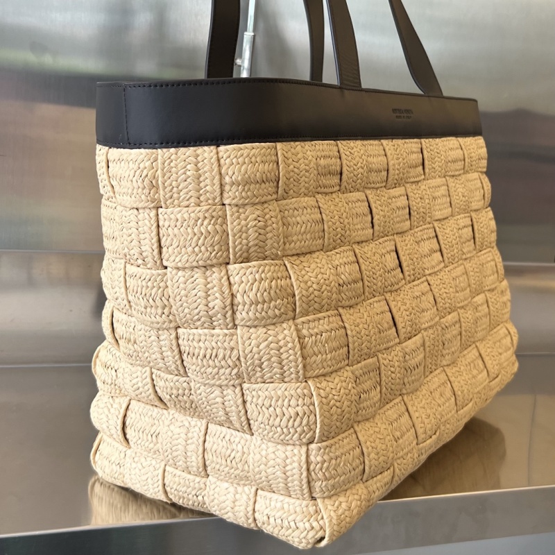 Летняя плетеная сумка Bottega Veneta