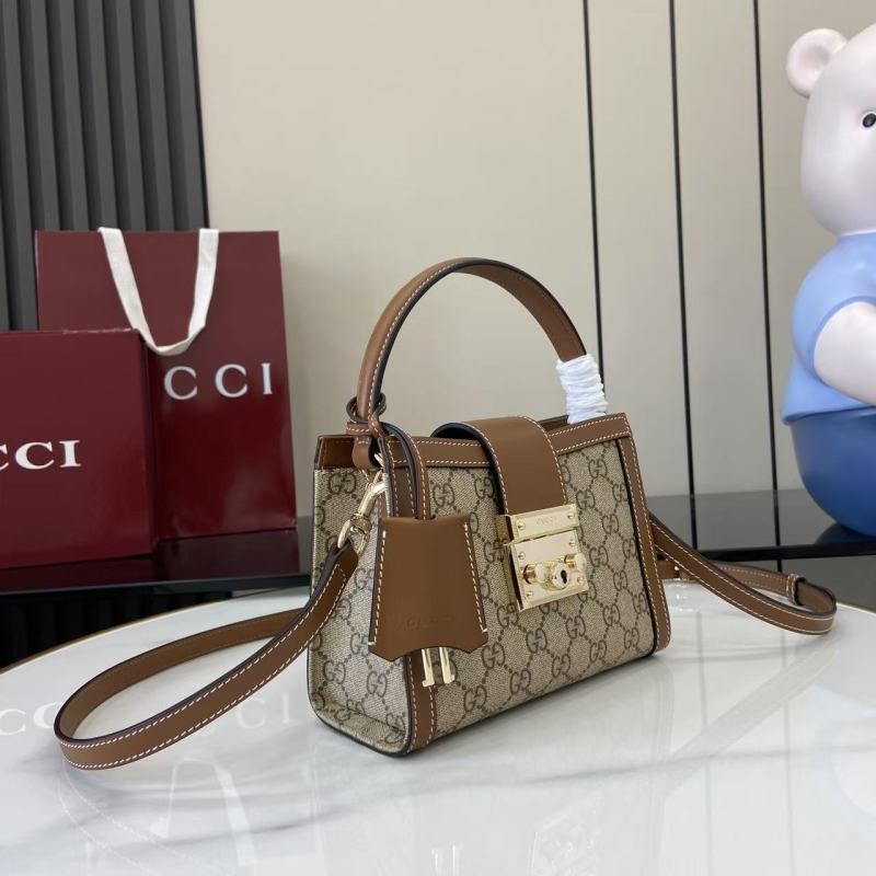 Сумка Gucci с монограммой и замком
