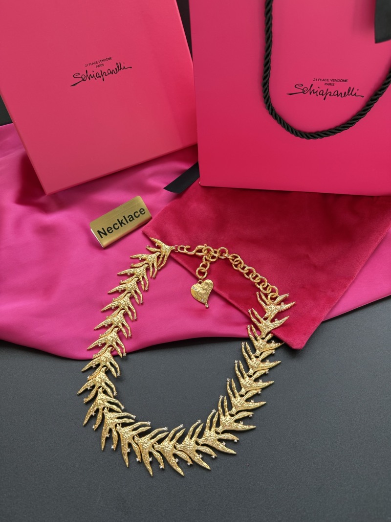 Золотистое колье с листьями Schiaparelli