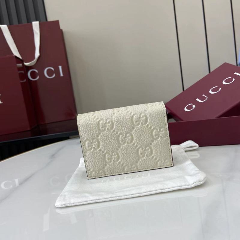 Белое портмоне Gucci с тиснением