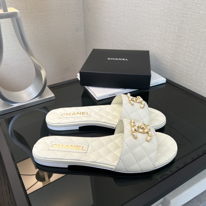 Женские кожаные сандалии с декоративным логотипом Chanel