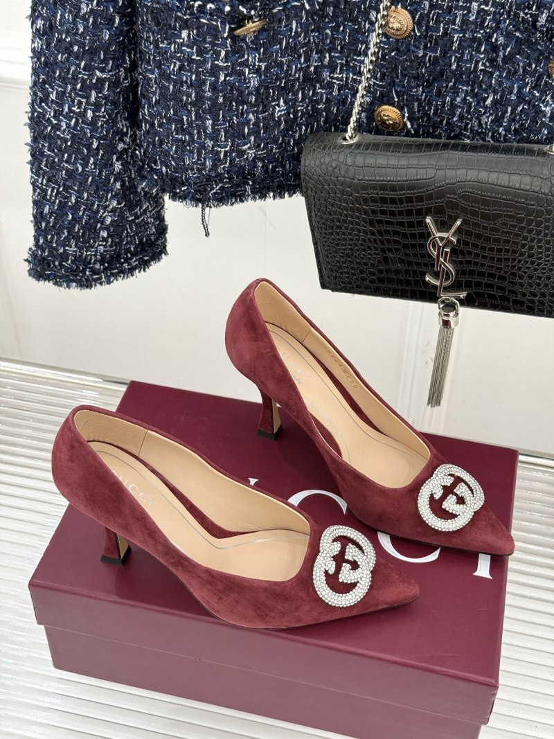 Женские замшевые туфли с декором Gucci