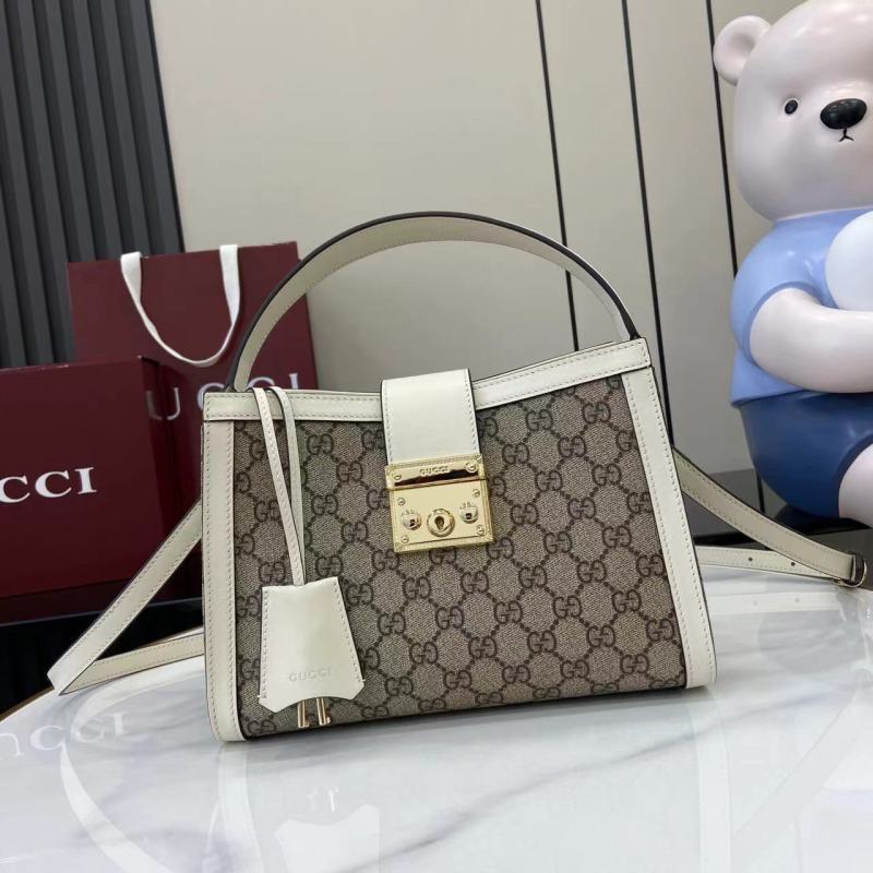 Сумка Gucci с монограммой и замком