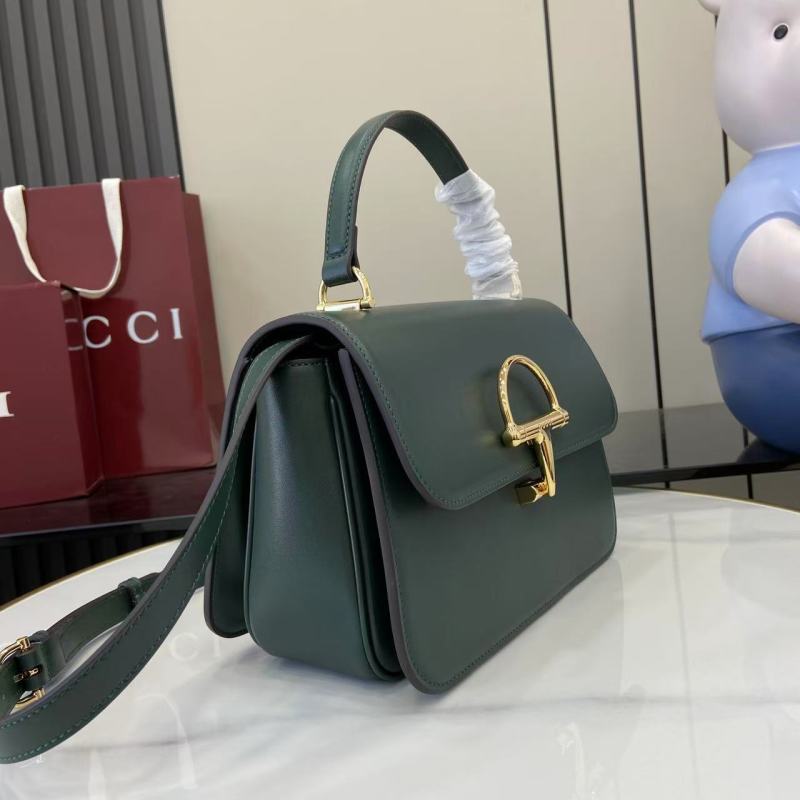Сумка Gucci с золотой фурнитурой