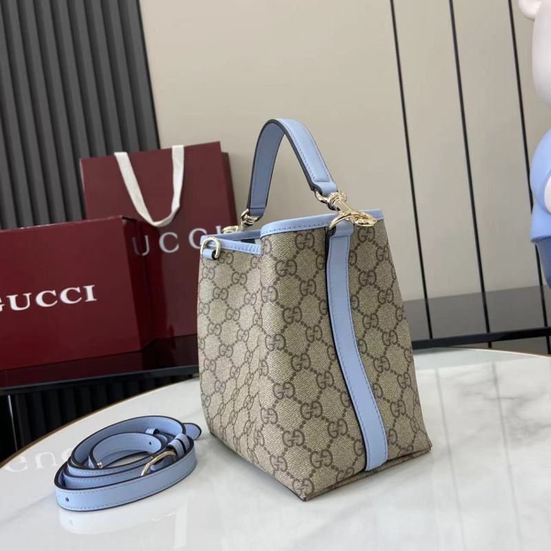 Сумка Gucci с монограммой и голубой отделкой