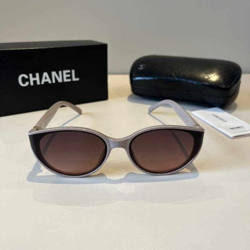 Солнцезащитные очки Chanel