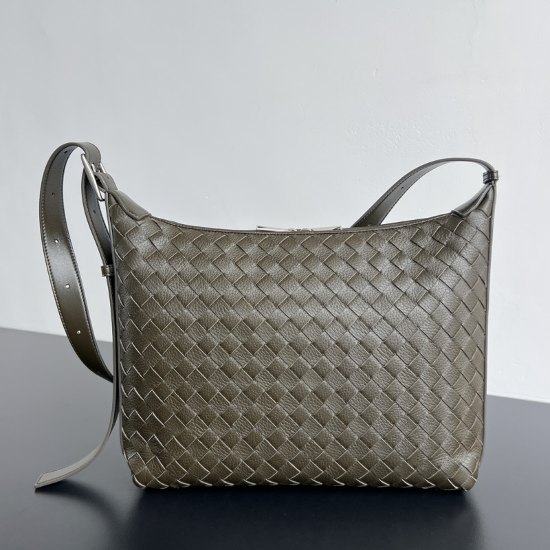 Сумка Bottega Veneta Traveller Hobo из плетеной кожи