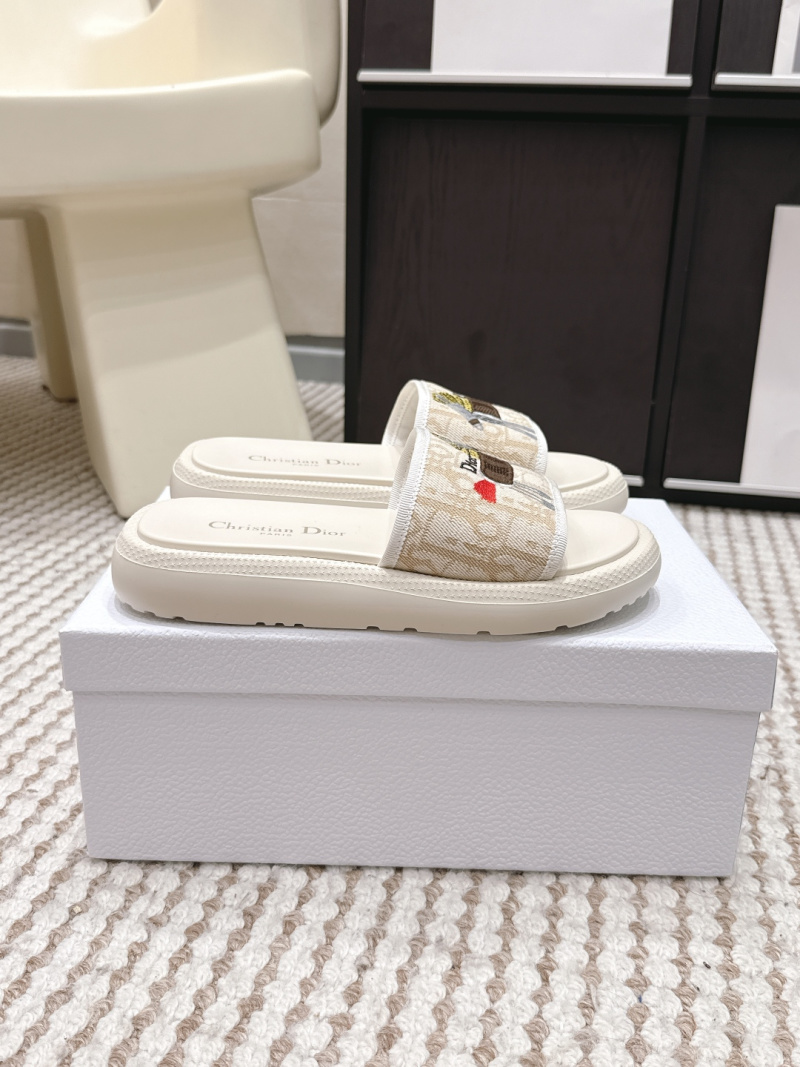 Шлёпанцы Dior Oblique с вышивкой
