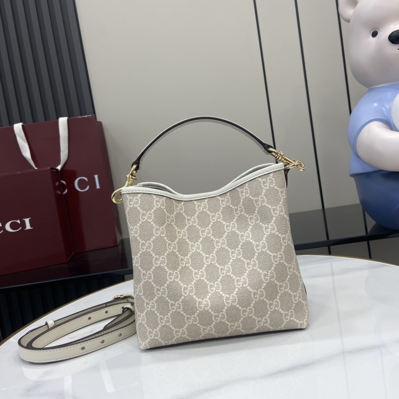 Сумка Gucci с монограммой и ремешком