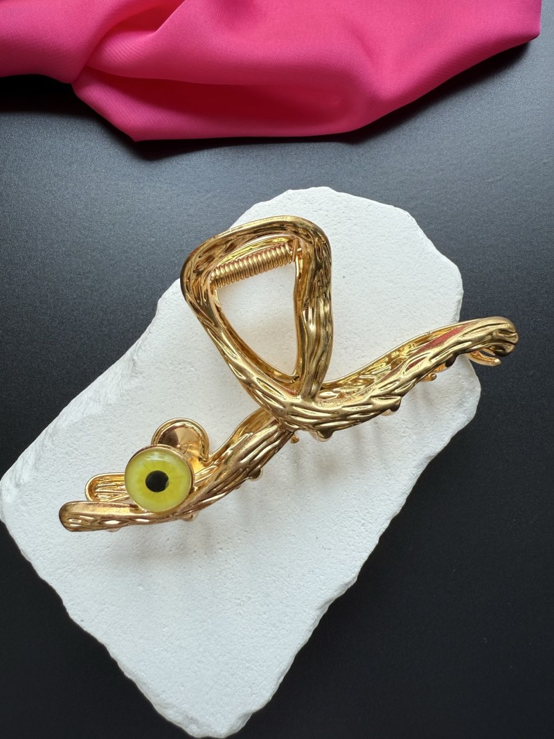 Брошь Schiaparelli с глазом
