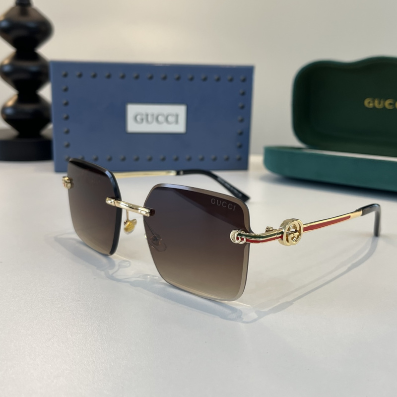 Солнечные очки Gucci