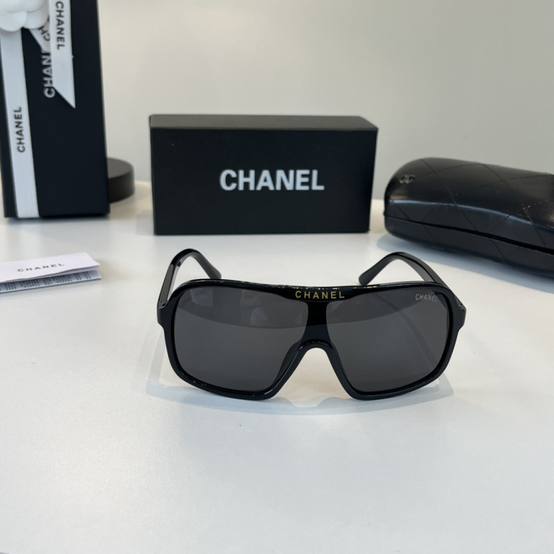 Солнцезащитные очки Chanel