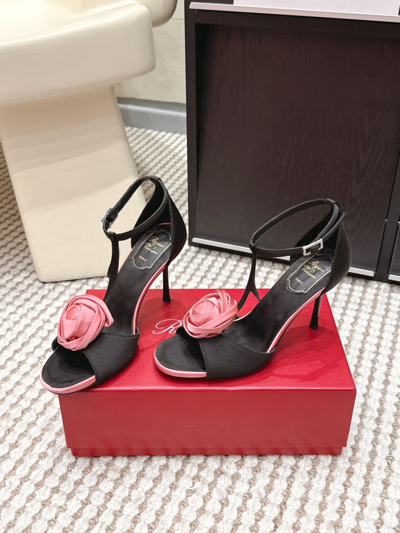 Женские черные босоножки на каблуке с розовым декором в виде розы Roger Vivier