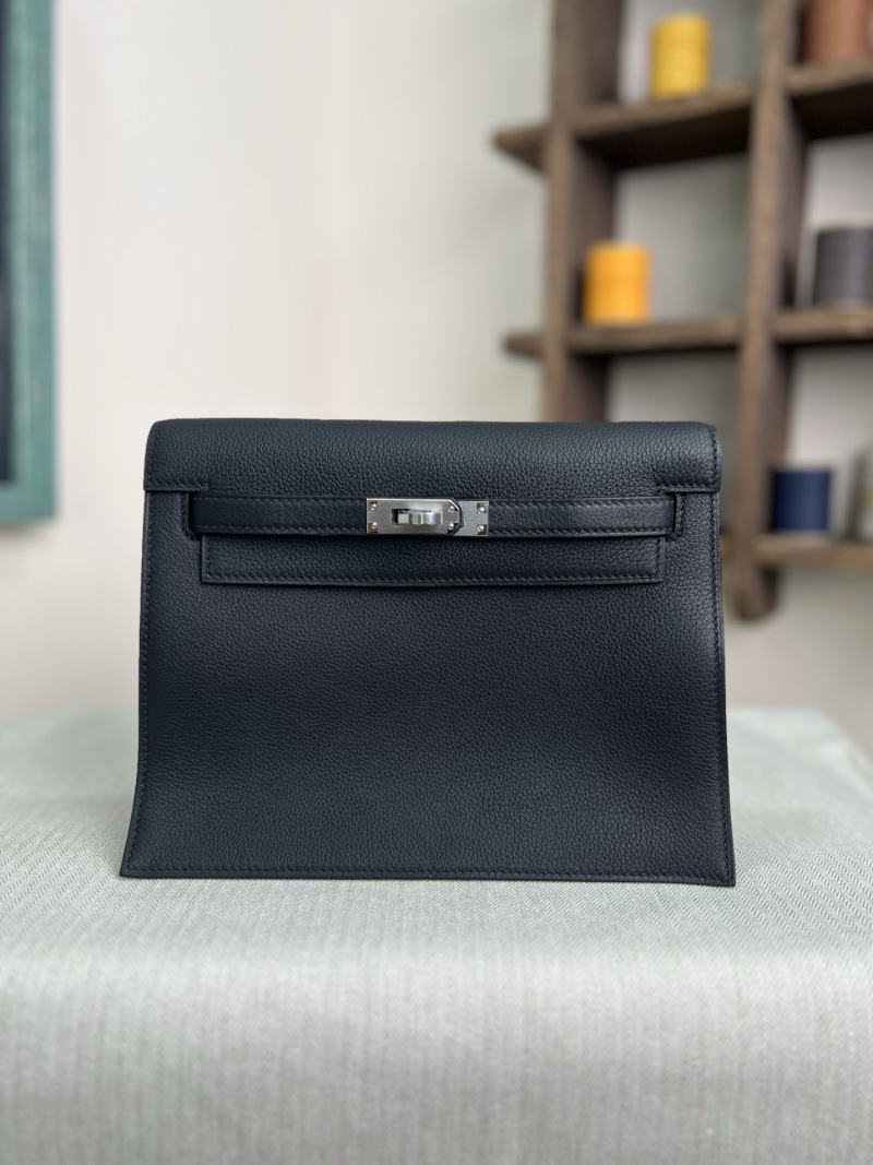 Чёрная сумка Hermès с серебряной фурнитурой