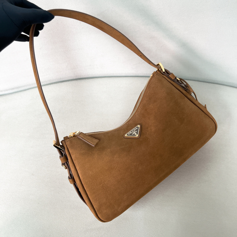 Сумка кожаная коричневая треугольный логотип Prada