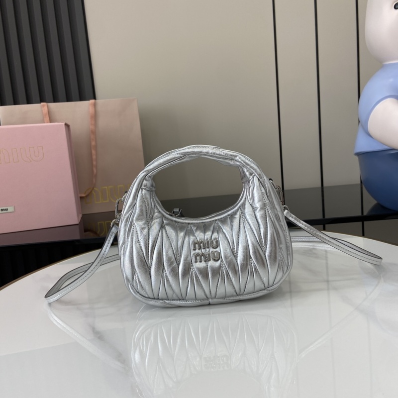Сумка Miu Miu серебристая складчатая