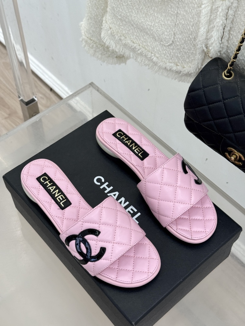 Женские шлёпанцы с жемчужным каблуком и стеганым узором Chanel