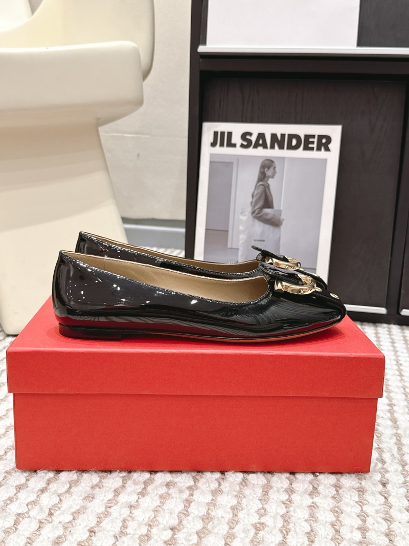 Черные лаковые мокасины с золотым украшением Ferragamo