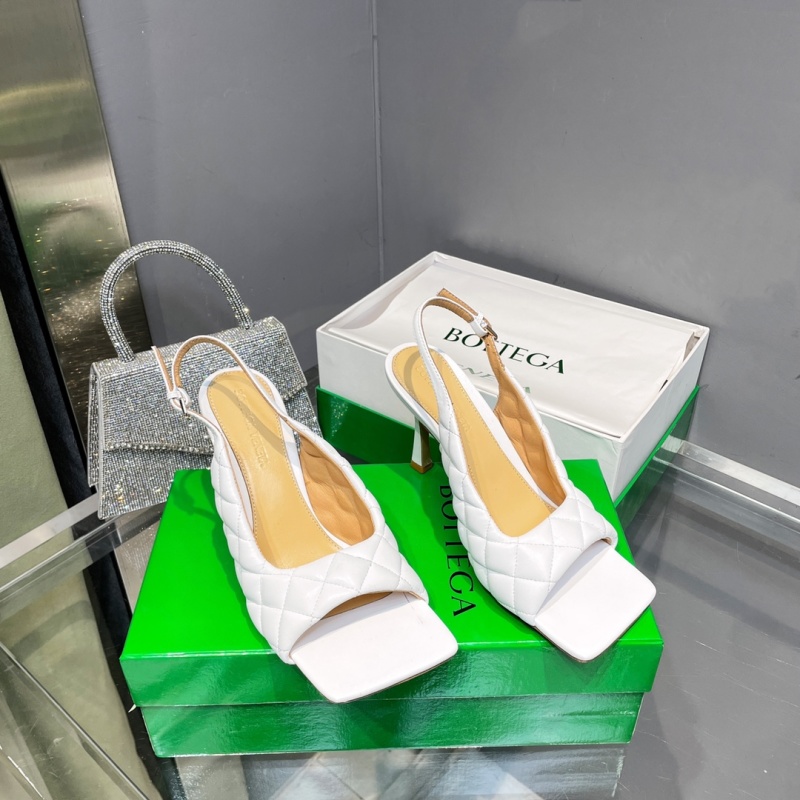 Женские босоножки белые с квадратным носком и декоративным плетением Bottega Veneta