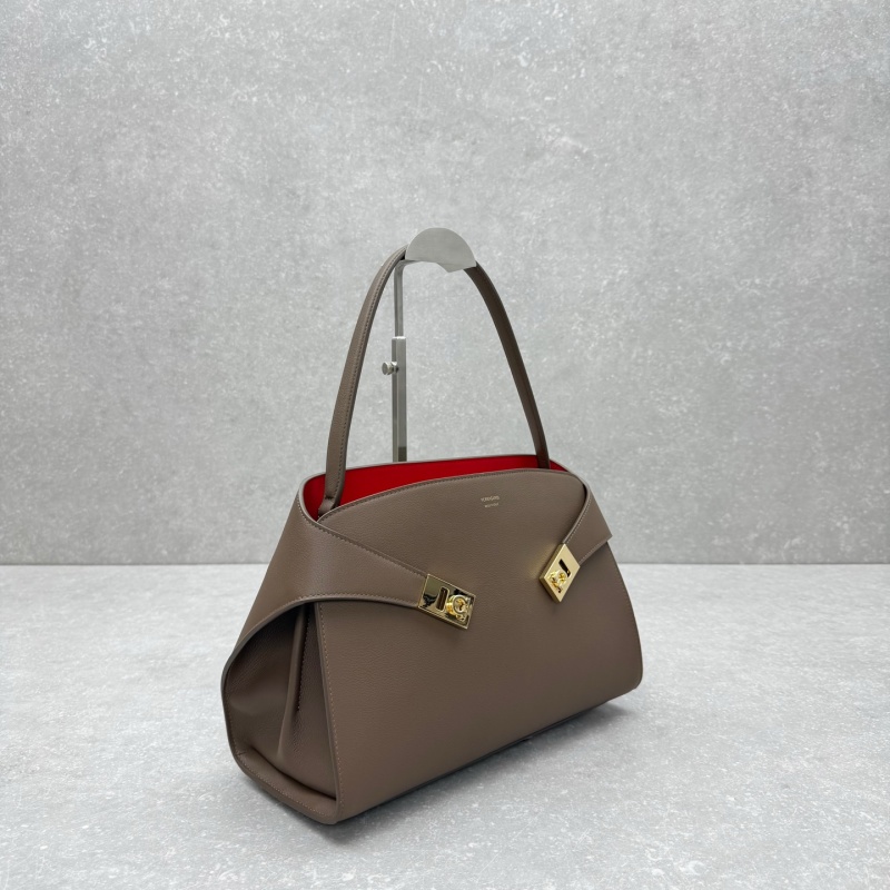 Сумка Ferragamo Hug Medium