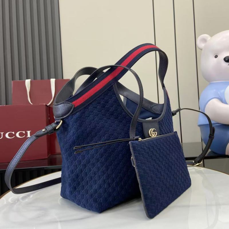 Сумка Gucci с ремешком и косметичкой
