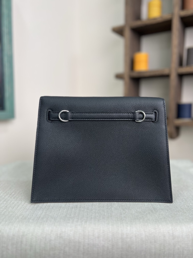 Чёрная сумка Hermès с серебряной фурнитурой