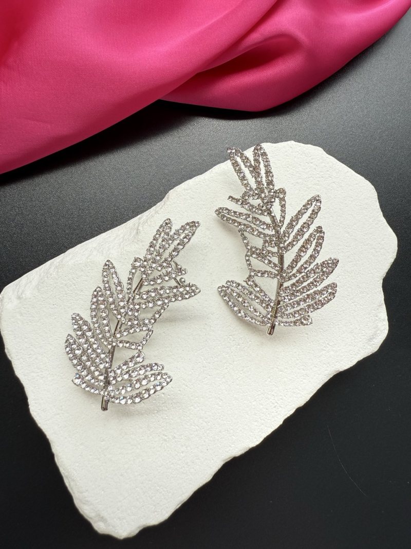 Брошь в виде листьев с кристаллами Schiaparelli