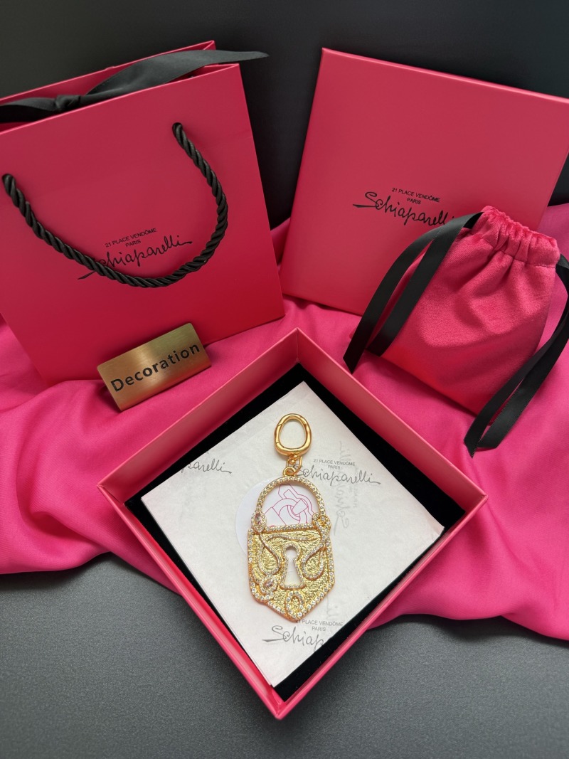 Подвеска Schiaparelli в виде замка