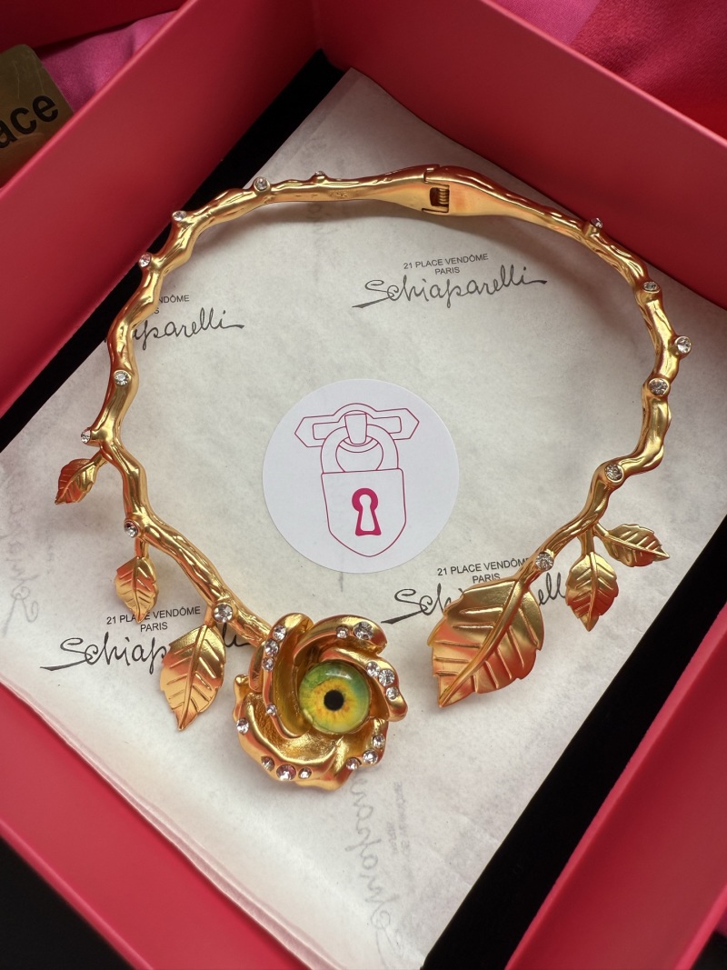 Нарядное колье с цветком Schiaparelli